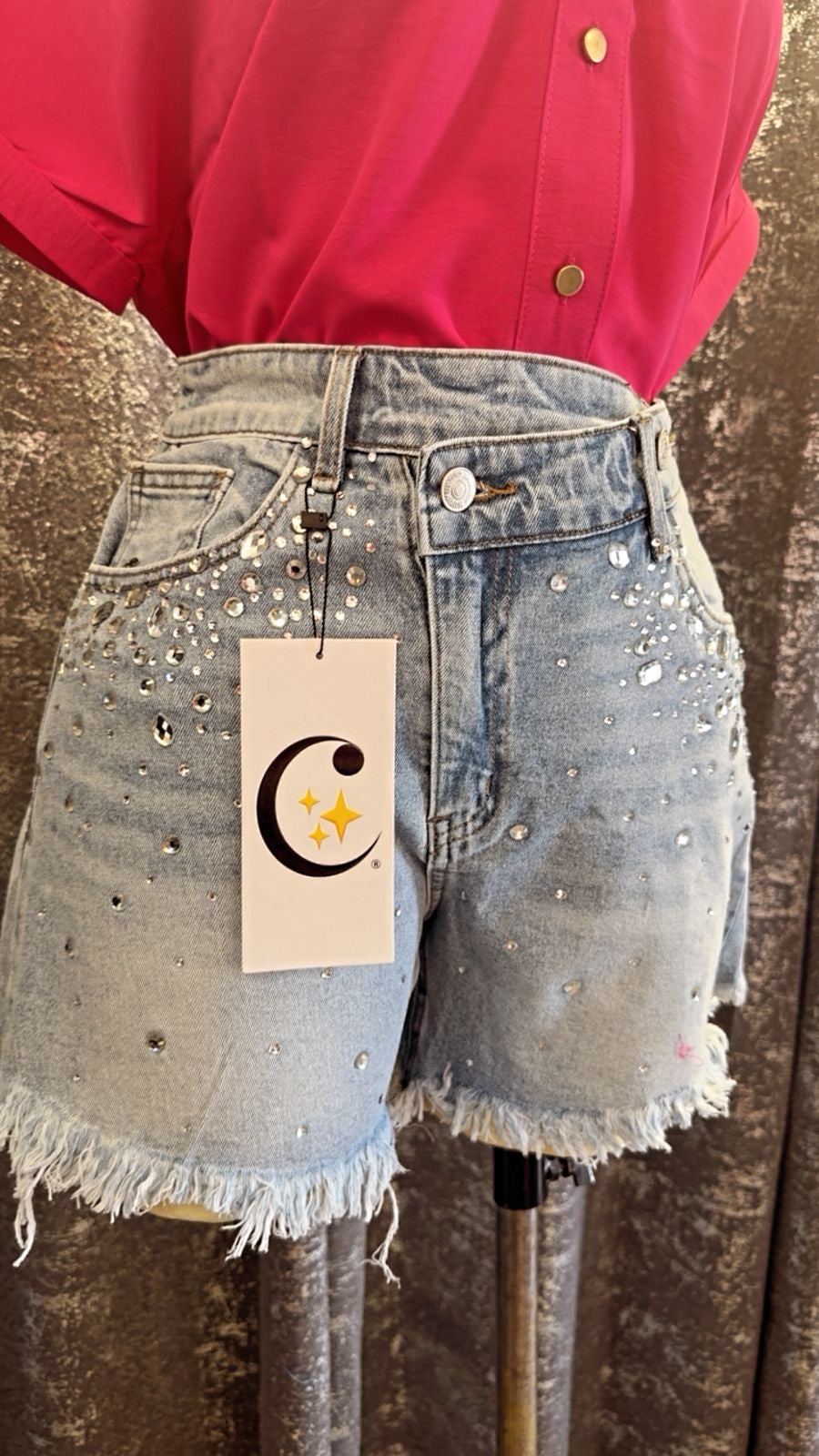 SHORT CON CRISTALES EN TALLAS REGULARES