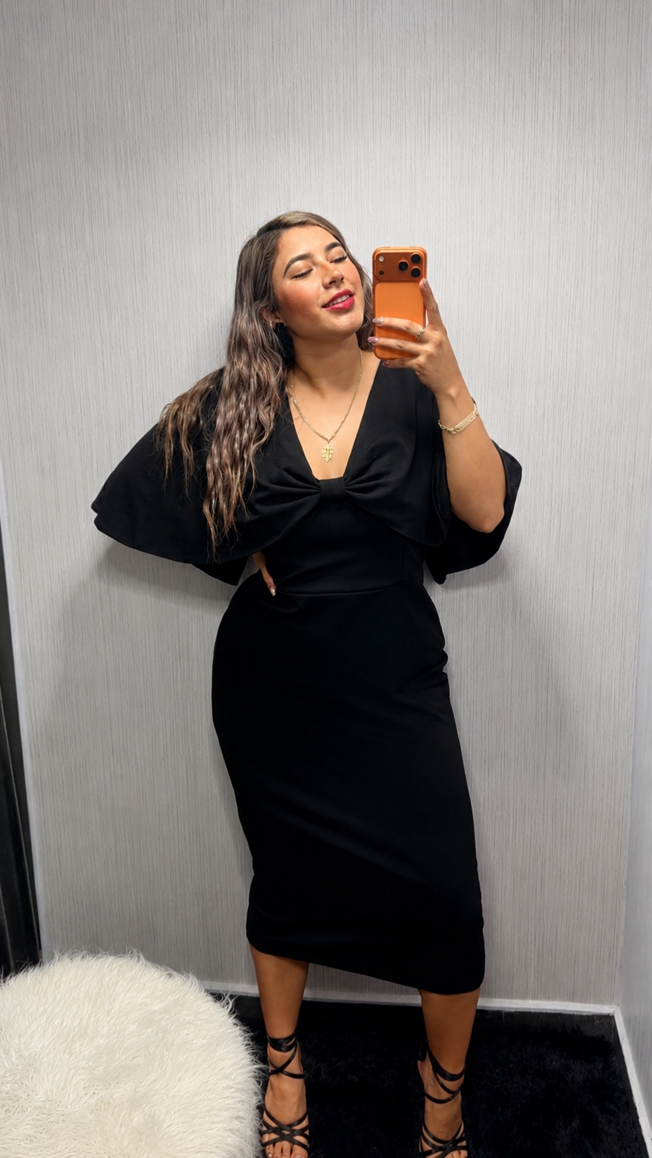 VESTIDO CURVY MOÑO CON CAPA