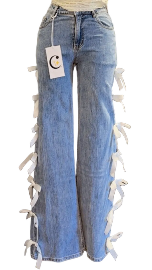 PANTALÓN RECTO CON MOÑOS BLANCOS