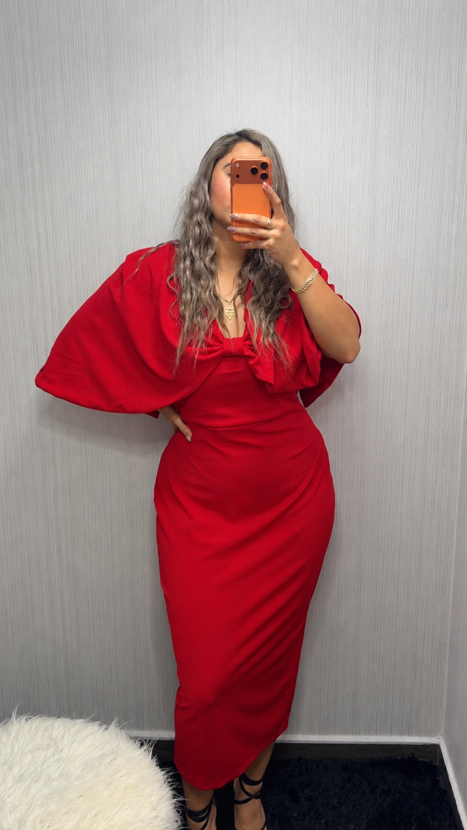 VESTIDO CURVY MOÑO CON CAPA