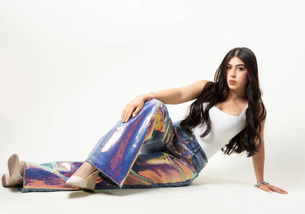 PANTALONES REGULARES TORNASOLADOS CON BRILLOS