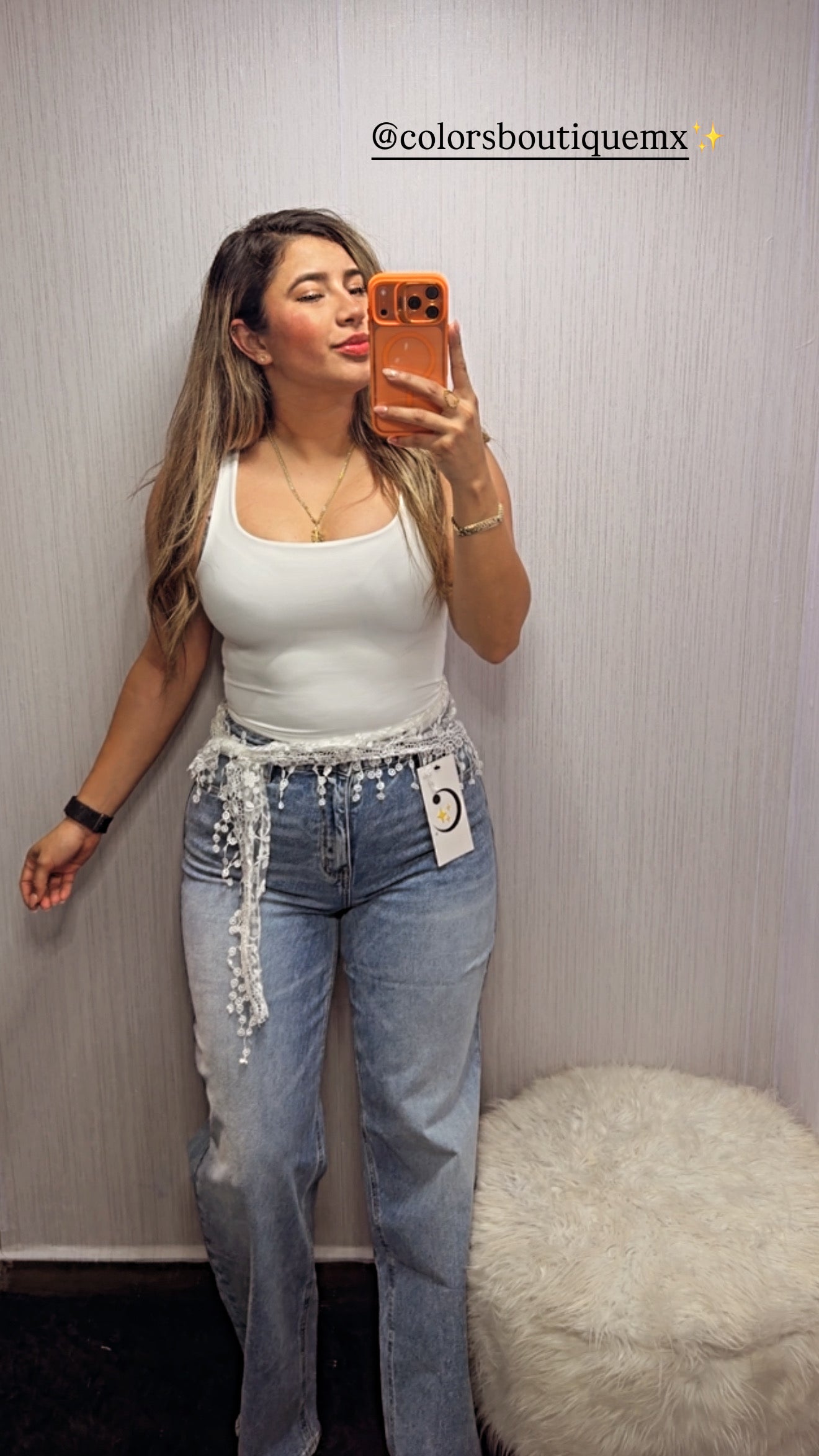 JEANS CON ENSAMBLAJE BORDADO