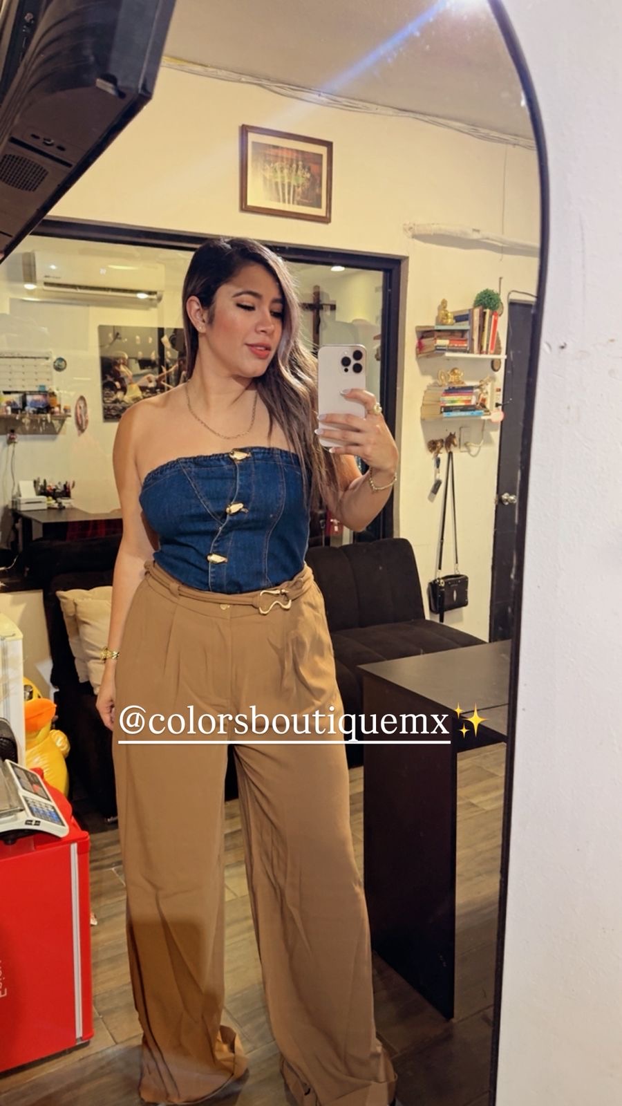 TOP CORTO CURVY DE MEZCLILLA CON BOTONES DORADOS