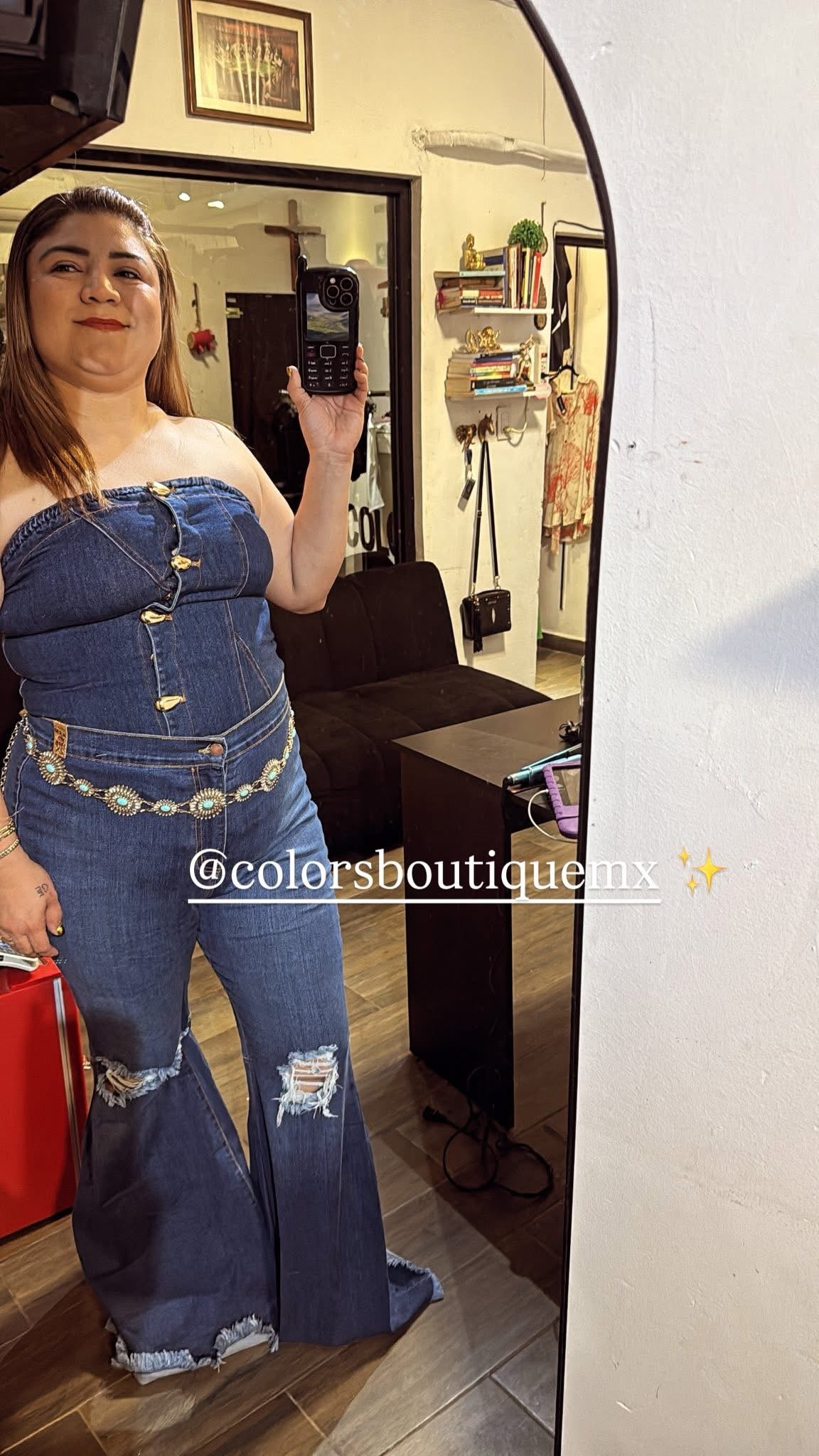 TOP CORTO CURVY DE MEZCLILLA CON BOTONES DORADOS