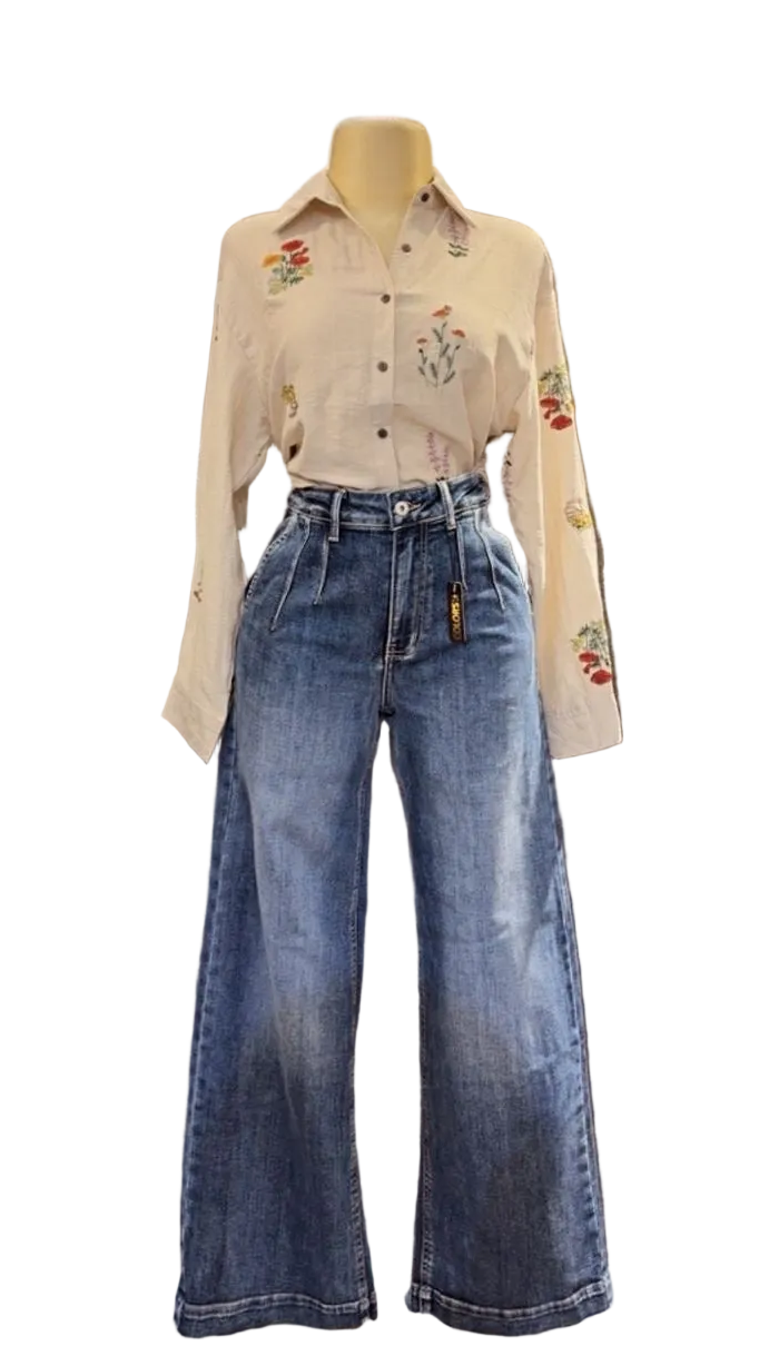 REGULAR FIT FLORAL SHIRT WITH EMBROIDERED DETAIL