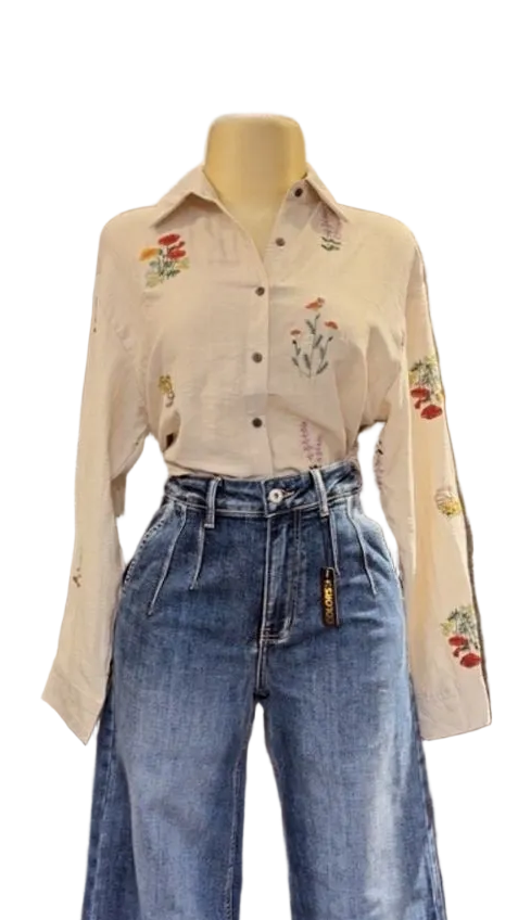 REGULAR FIT FLORAL SHIRT WITH EMBROIDERED DETAIL