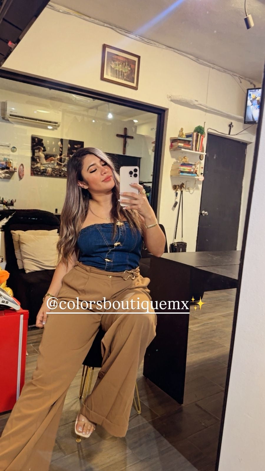 TOP CORTO CURVY DE MEZCLILLA CON BOTONES DORADOS