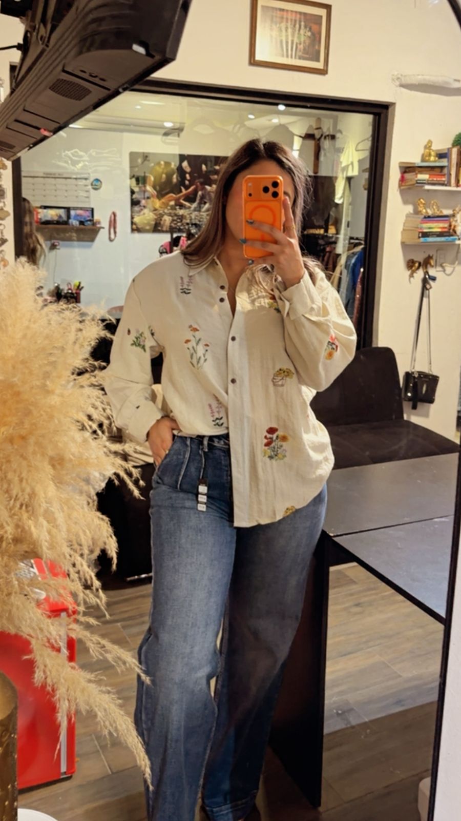 REGULAR FIT FLORAL SHIRT WITH EMBROIDERED DETAIL