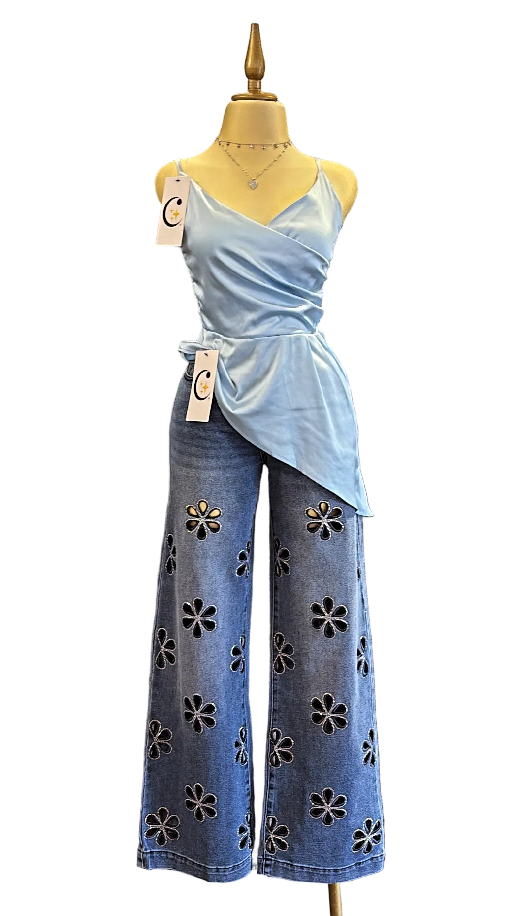 REGULAR TROUSERS WITH PERFORATED FLOWERS