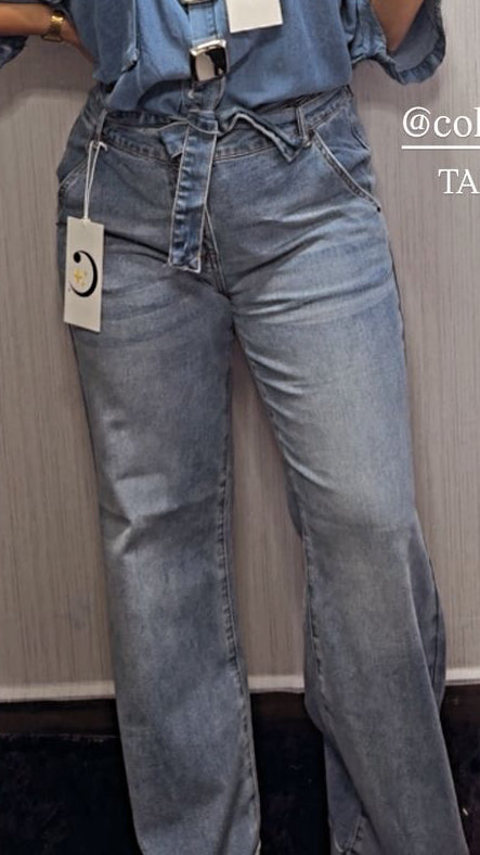 STRAIGHT-LEG TROUSERS IN PLUS SIZES