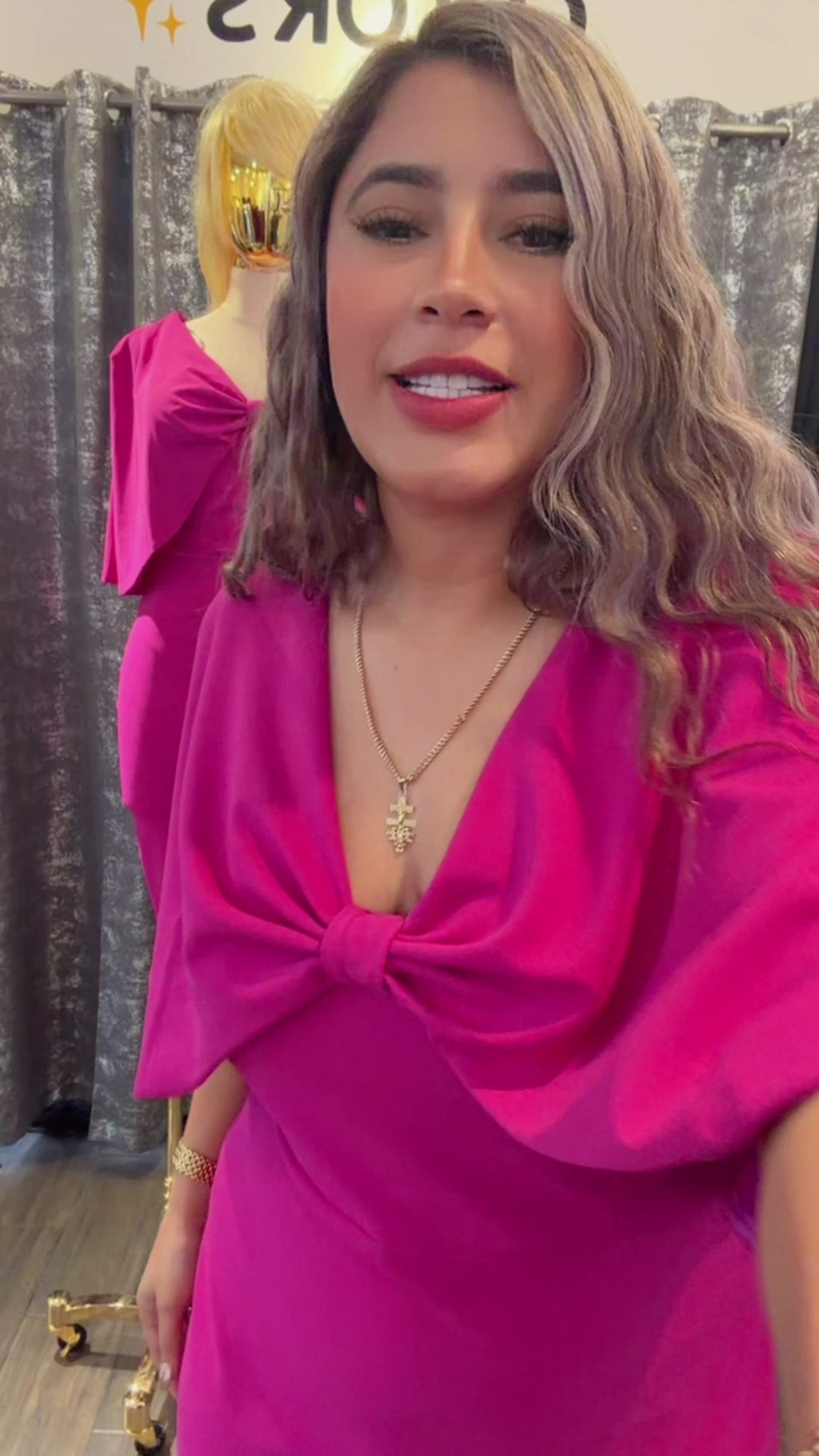 VESTIDO CURVY MOÑO CON CAPA