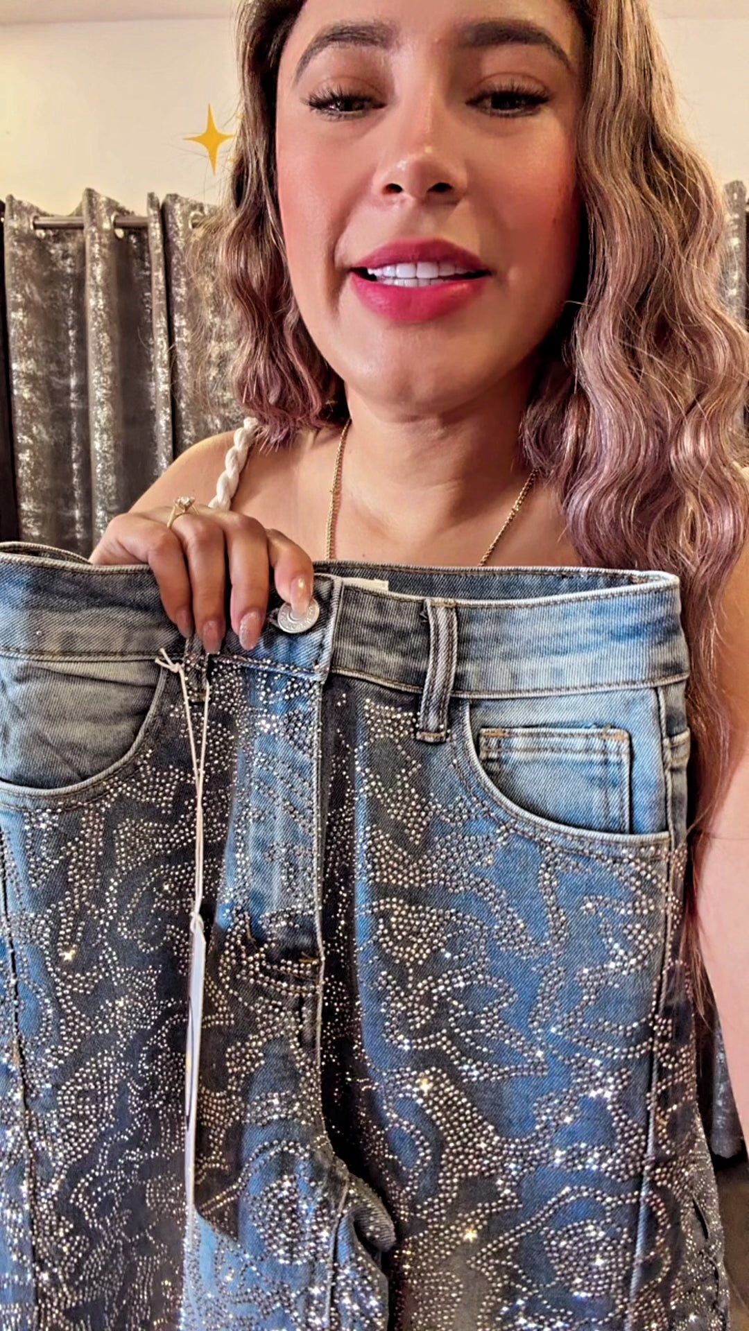 PANTALONES REGULARES CON LENTEJUELAS Y ESTAMPADO FLORAL